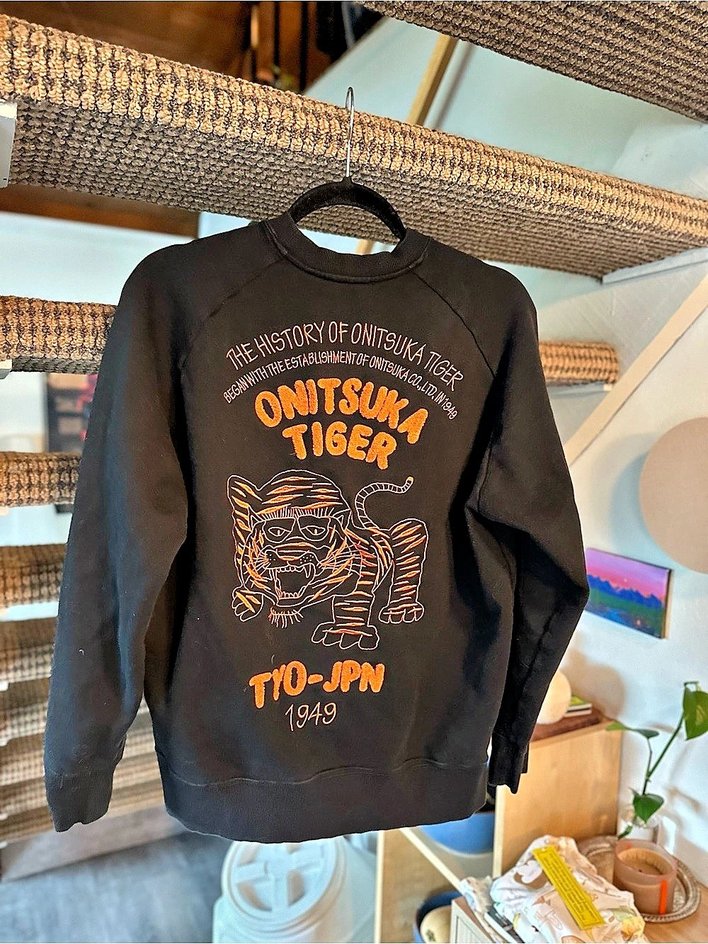 Onitsuka Tiger Embroidered Tiger Sweatshirt Graphic Size Medium